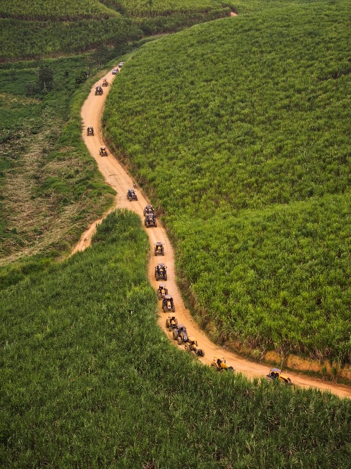 Viajando com V de Valtra reúne diferentes gerações de tratores em expedição pelo Oeste da Bahia